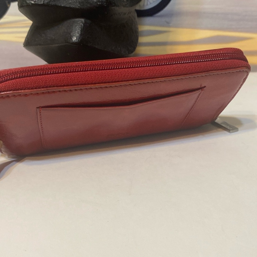 HOBO Cherry leather Zip Around - Picture 6 of 8